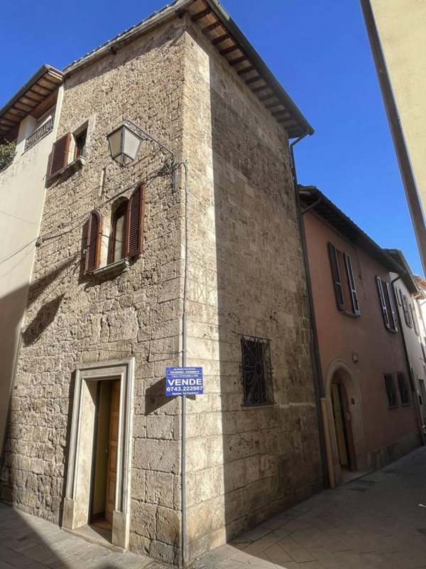 casa indipendente in vendita a Terni in zona Centro Città