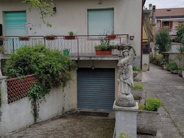 casa indipendente in vendita a Terni in zona Marmore