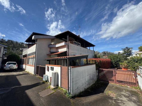 casa indipendente in vendita a Terni in zona Vocabolo Valenza