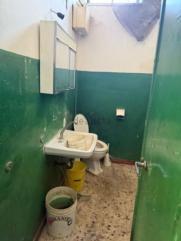 locale di sgombero in vendita a Terni