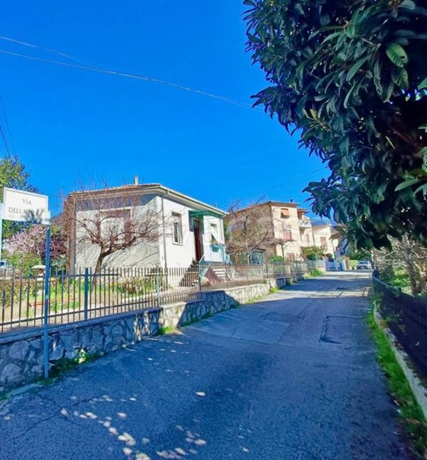 casa indipendente in vendita a Terni in zona Rivo