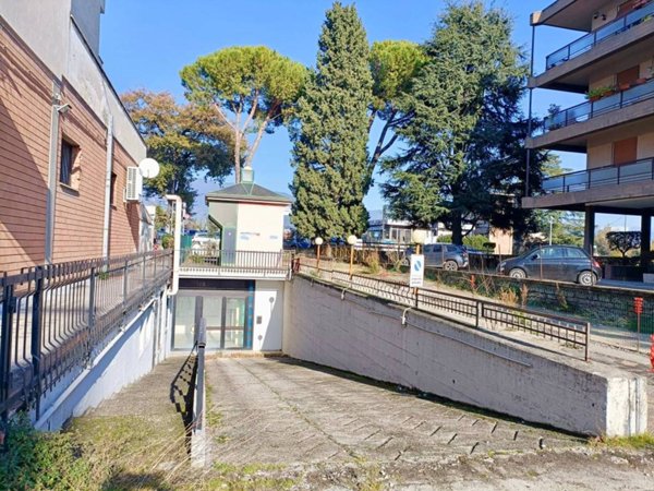 locale commerciale in vendita a Terni in zona Vocabolo Valenza