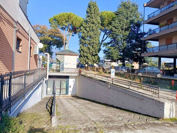 locale commerciale in vendita a Terni in zona Centro Città