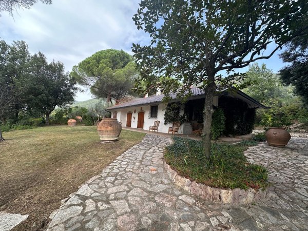 casa indipendente in vendita a Terni in zona Piedimonte
