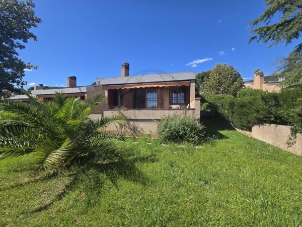 casa indipendente in vendita a Terni in zona Piedimonte