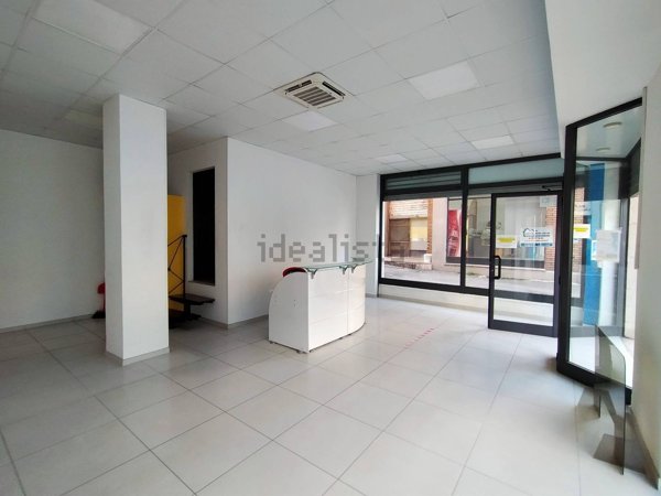 locale commerciale in vendita a Terni