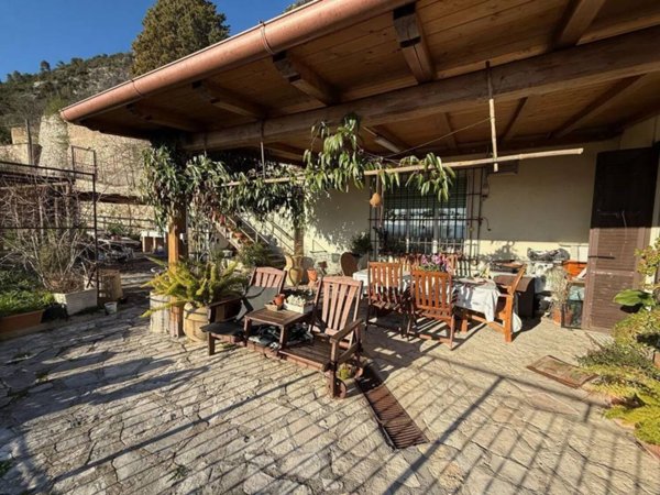 casa indipendente in vendita a Terni in zona Gabelletta
