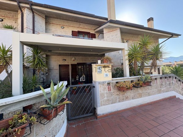 casa indipendente in vendita a Terni