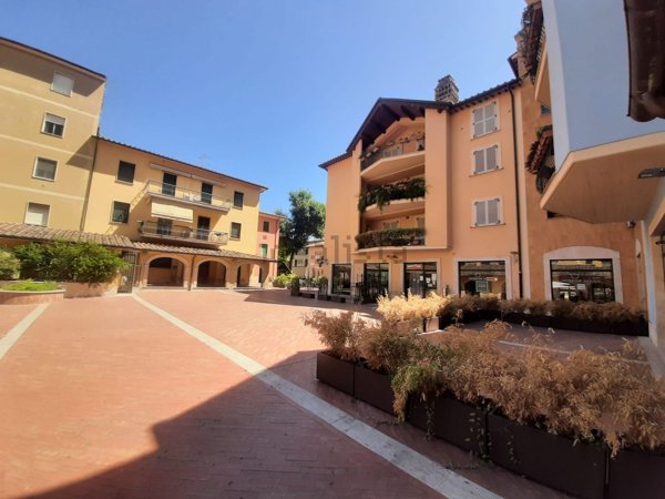 locale commerciale in vendita a Terni in zona Centro Città