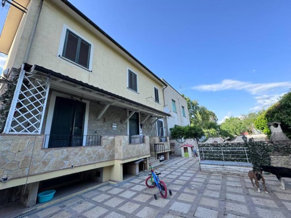 casa indipendente in vendita a Terni in zona Centro Città