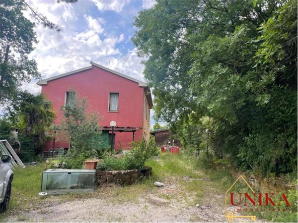 casa indipendente in vendita a Terni in zona Vocabolo Valenza