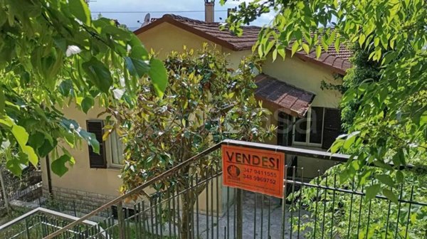 casa indipendente in vendita a Terni in zona Collescipoli