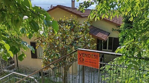 casa indipendente in vendita a Terni in zona Collescipoli