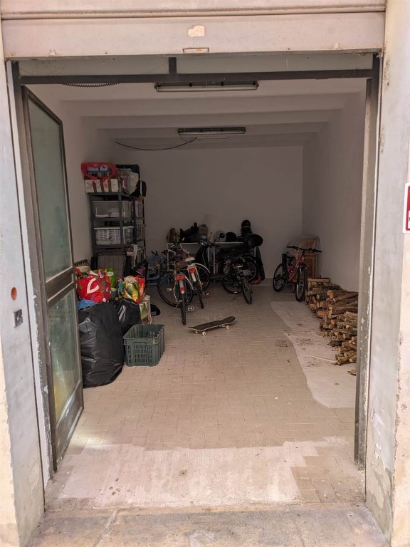 locale di sgombero in vendita a Terni in zona Centro Città