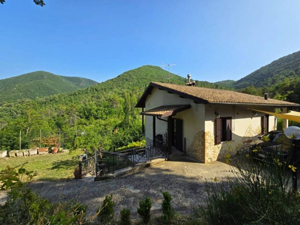 casa indipendente in vendita a Terni in zona Miranda