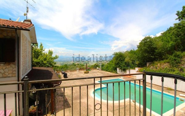 casa indipendente in vendita a Terni