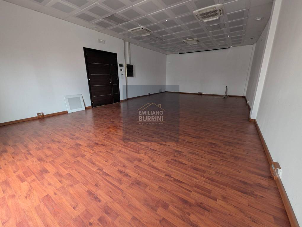locale commerciale in vendita a Terni
