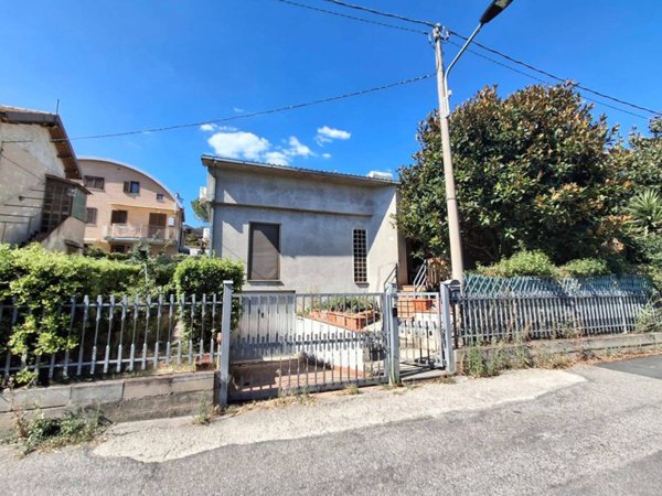 casa indipendente in vendita a Terni in zona Piedimonte