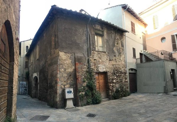 casa indipendente in vendita a Terni in zona Centro Città