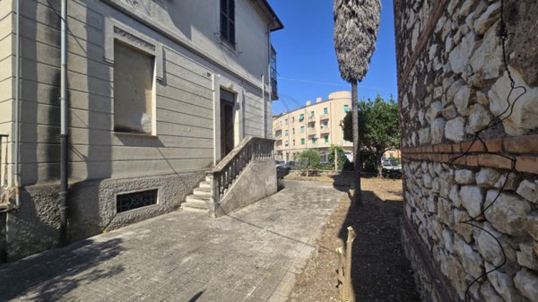 casa indipendente in vendita a Terni in zona Centro Città