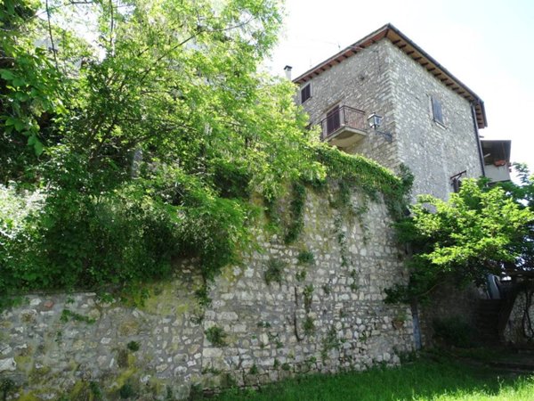 casa indipendente in vendita a Terni in zona Miranda