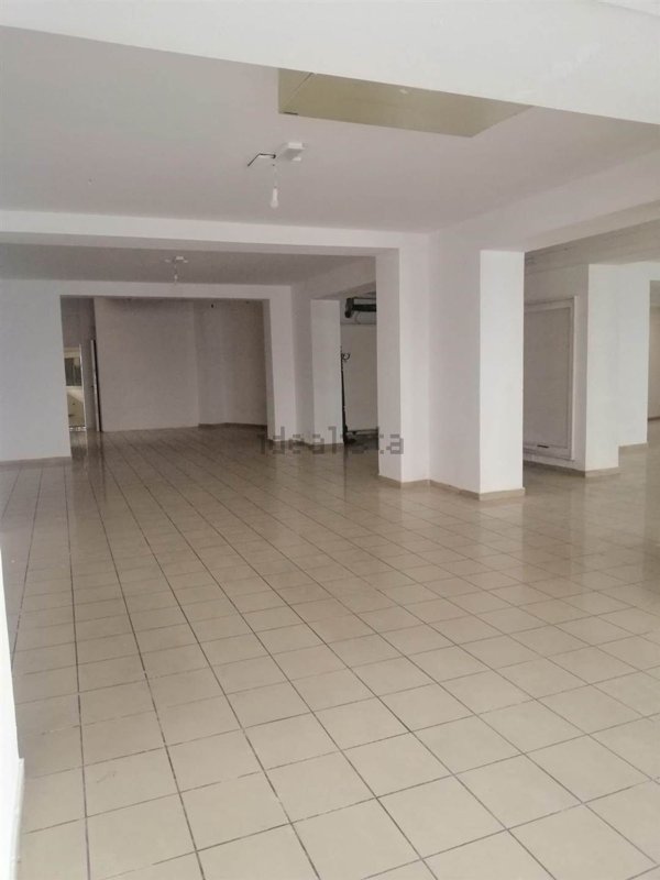 locale commerciale in vendita a Terni