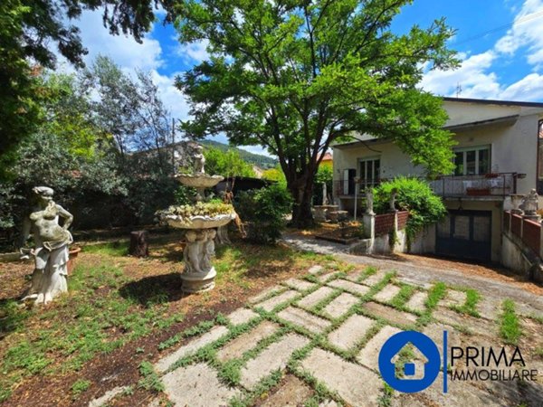 casa indipendente in vendita a Terni