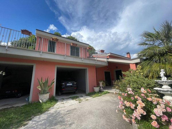 casa indipendente in vendita a Terni in zona Vocabolo Valenza