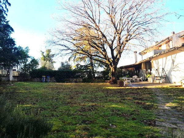 casa indipendente in vendita a Terni in zona Marmore
