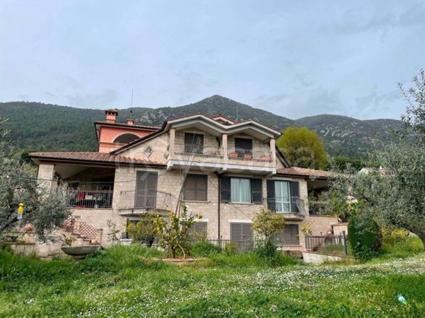 casa indipendente in vendita a Terni in zona Piedimonte