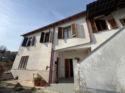 intera palazzina in vendita a Terni in zona Poscargano