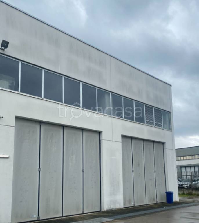 locale di sgombero in vendita a Terni