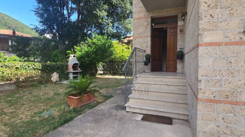casa indipendente in vendita a Terni in zona Marmore