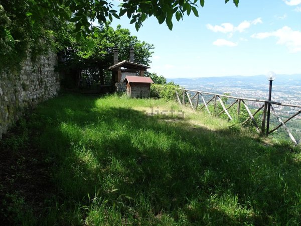 quadrivano in vendita a Terni in zona Piediluco