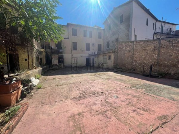 locale commerciale in vendita a Terni in zona Centro Città