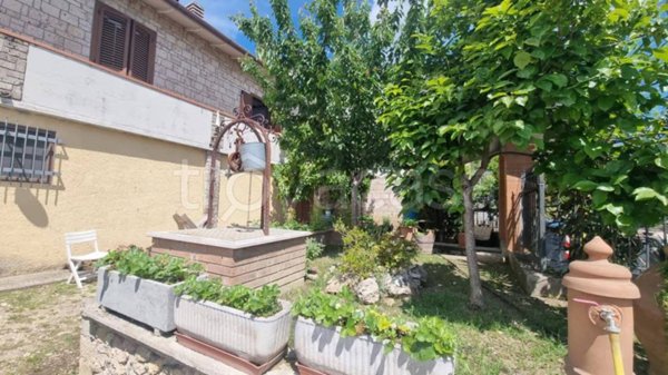 casa indipendente in vendita a Terni