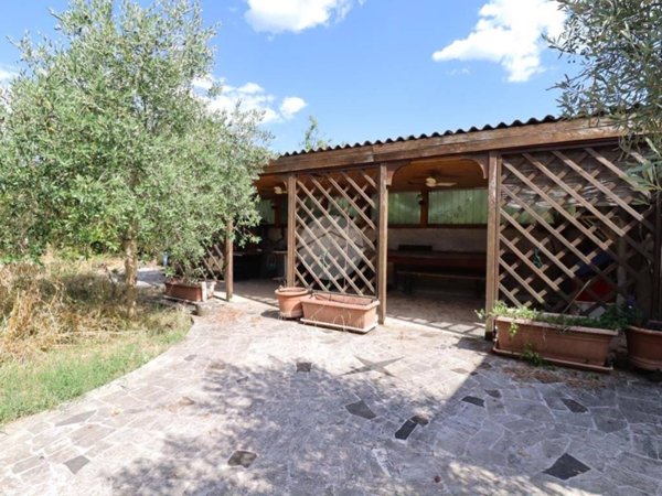 casa indipendente in vendita a Terni in zona Vocabolo Valenza