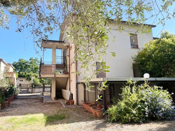 casa indipendente in vendita a Terni in zona Vocabolo Valenza