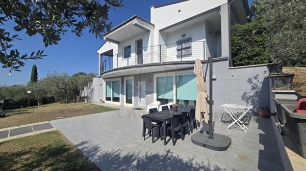 casa indipendente in vendita a Terni in zona Piedimonte