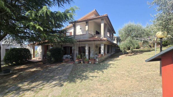 casa indipendente in vendita a Terni in zona Rivo