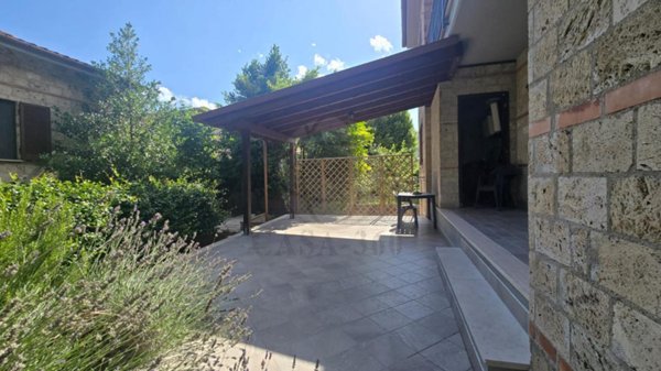 casa indipendente in vendita a Terni in zona Marmore