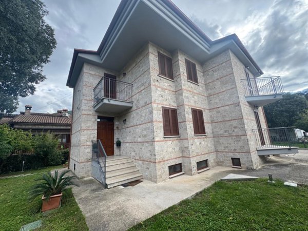 casa indipendente in vendita a Terni in zona Marmore
