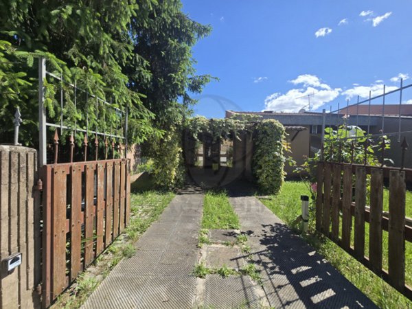 casa indipendente in vendita a Terni in zona Rivo
