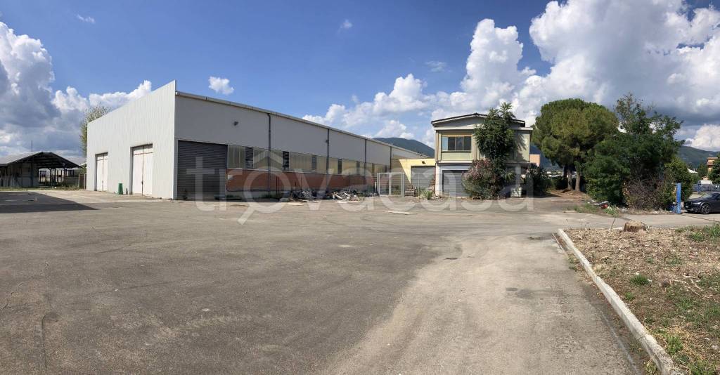 capannone in vendita a Terni in zona Vanzetti