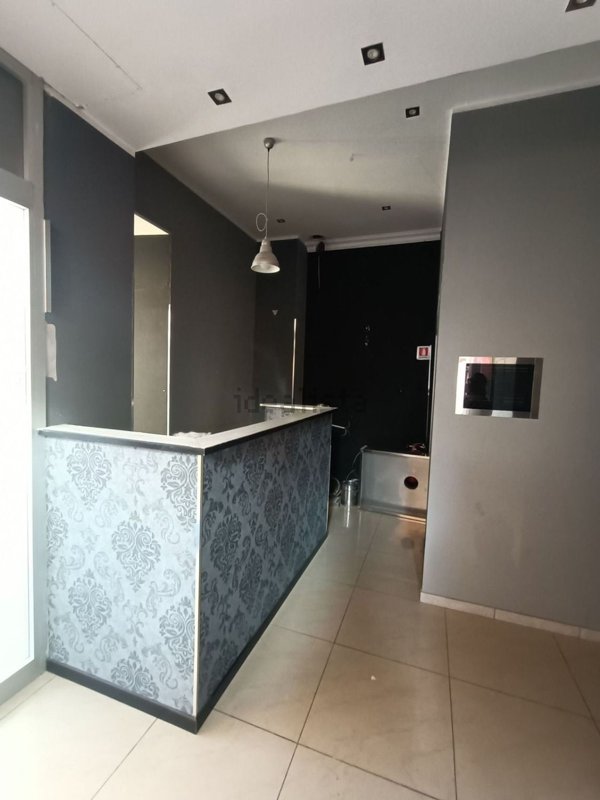 locale commerciale in vendita a Terni