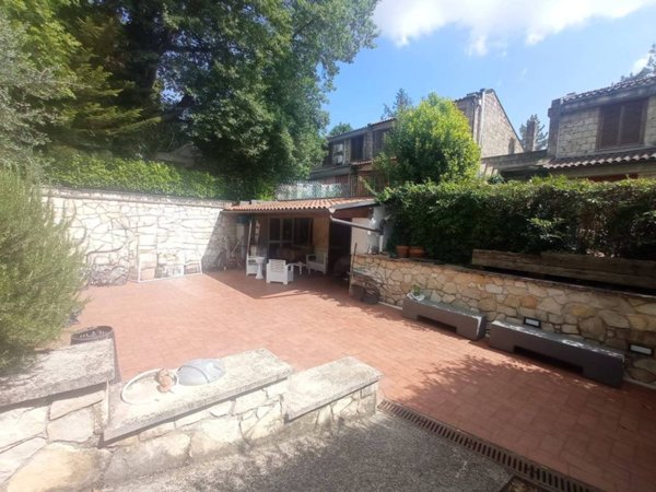 casa indipendente in vendita a Terni in zona Piedimonte