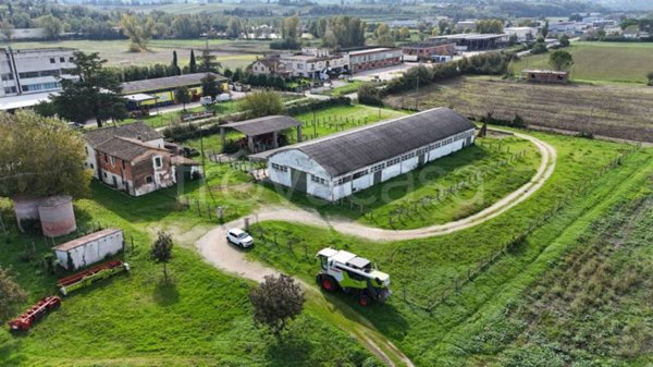 locale commerciale in vendita a Terni