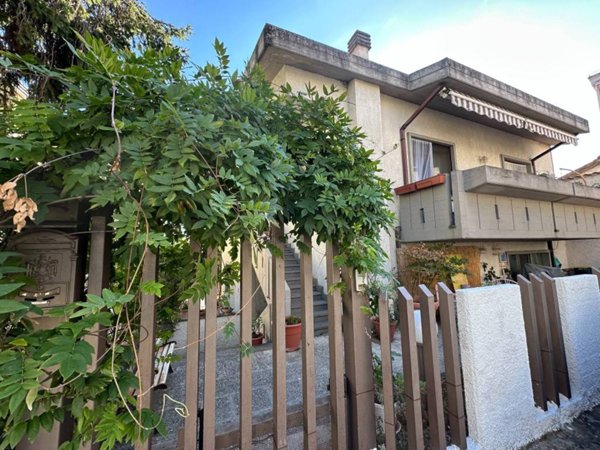 casa indipendente in vendita a Terni in zona Rivo