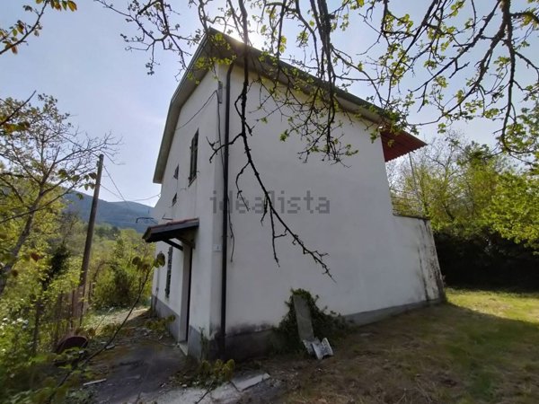 casa indipendente in vendita a Terni in zona Giuncano Scalo
