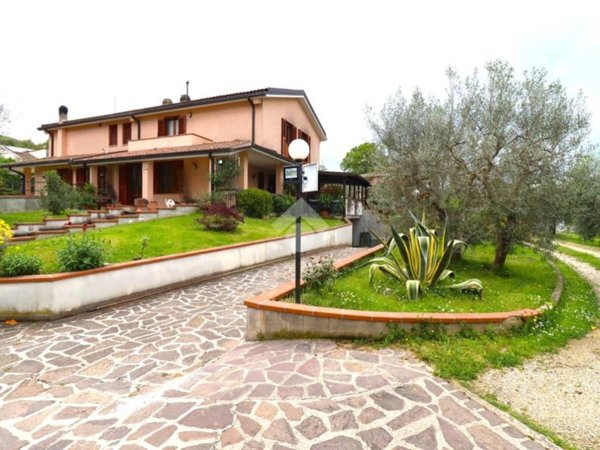 casa indipendente in vendita a Terni in zona Vocabolo Valenza
